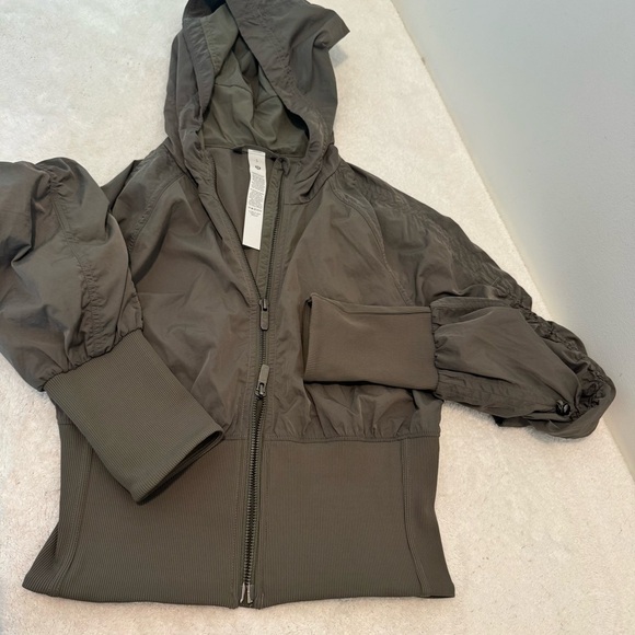 Lululemon Ruched Ribbed-Waist Jacket 
Army Green size S - Picture 5 of 11